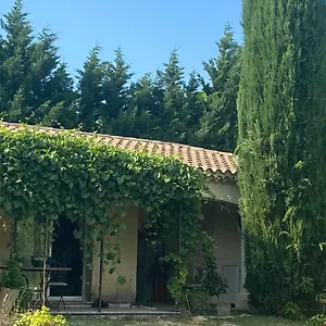 Les Trois Cyprès LʼIsle-sur-la-Sorgue