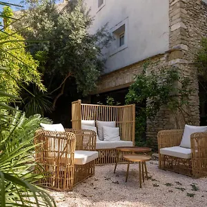 Aparthotel Le Clos Violette Et Le 11 D'aglae - De Charme Design De Luxe, L'Isle-sur-la-Sorgue